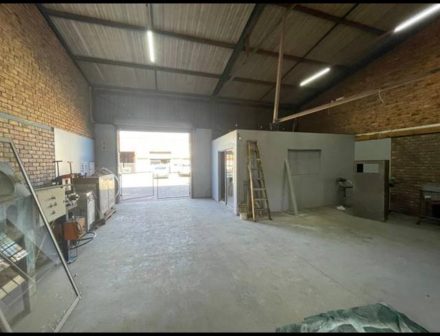 INDUSTRIAL PROPERTY TO RENT IN HENNOPSPARK